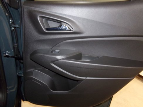 New 2025 Chevrolet Trax LT w/ Driver Confidence Package image 9