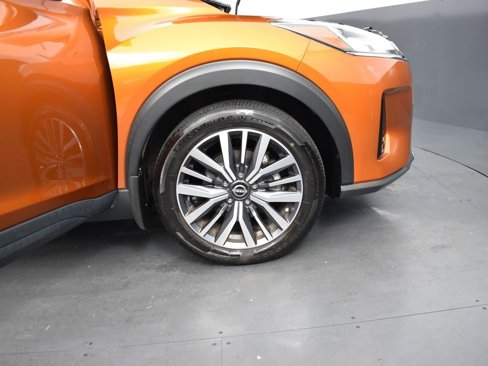 Used 2023 Nissan Kicks SV image 6