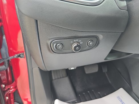 Used 2018 Chevrolet Equinox Premier image 24