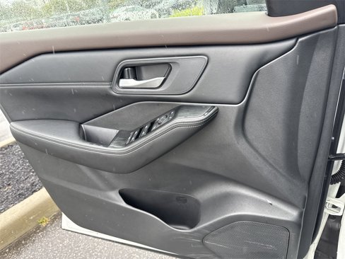 Certified 2022 Nissan Rogue SV w/ SV Premium Package image 27