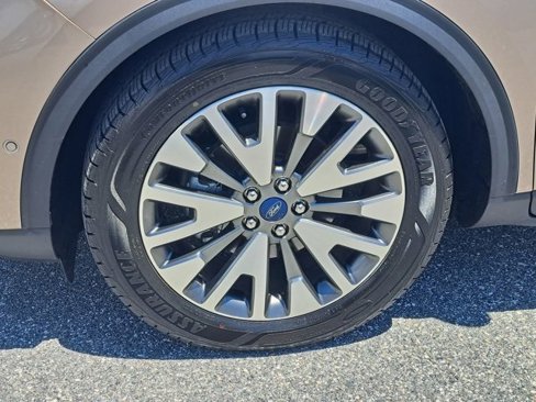 Used 2020 Ford Escape Titanium image 10