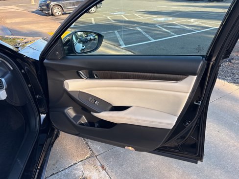 Used 2018 Honda Accord Touring image 8