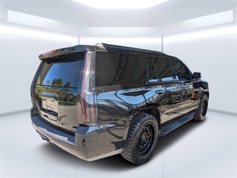 Used 2017 GMC Yukon SLT image 3