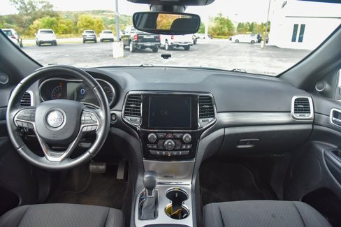 Used 2019 Jeep Grand Cherokee Laredo w/ 18" Wheel & 8.4" Radio Group image 15