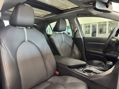 Used 2020 Toyota Camry XSE image 9