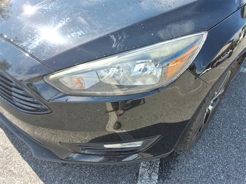 Used 2018 Ford Focus SE w/ SE Appearance Package image 10
