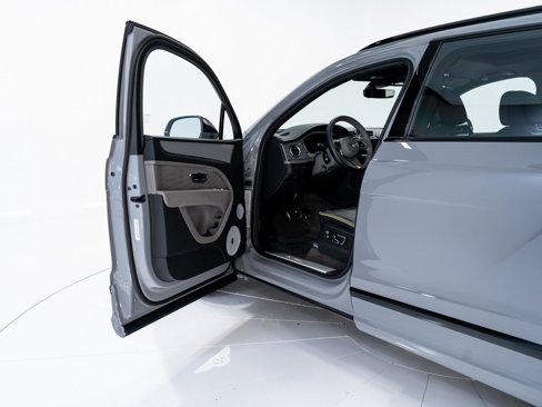 Certified 2024 Bentley Bentayga Extended Wheelbase image 9