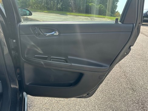 Used 2015 Chevrolet Impala LT w/ LT Sunroof Package image 16