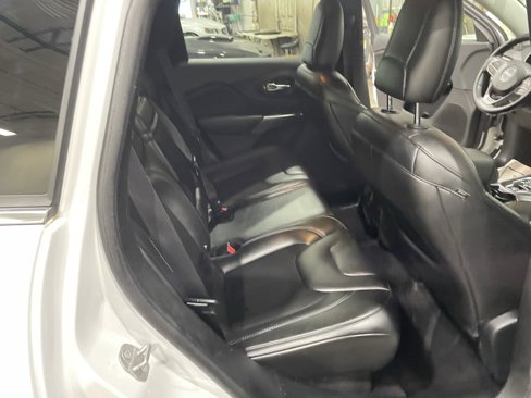 Used 2019 Jeep Cherokee Latitude Plus w/ Cold Weather Group image 19