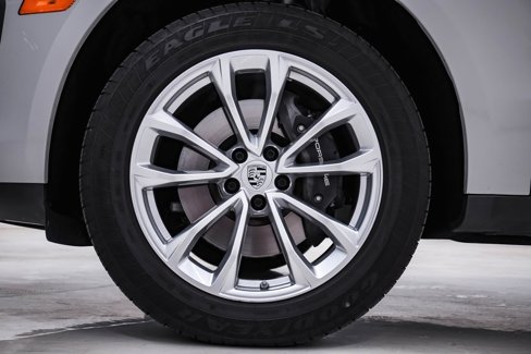 Certified 2025 Porsche Macan image 10