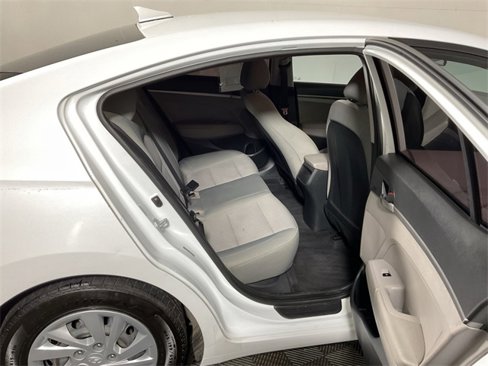 Used 2017 Hyundai Elantra SE image 30