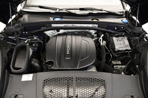 Certified 2021 Porsche Macan image 12