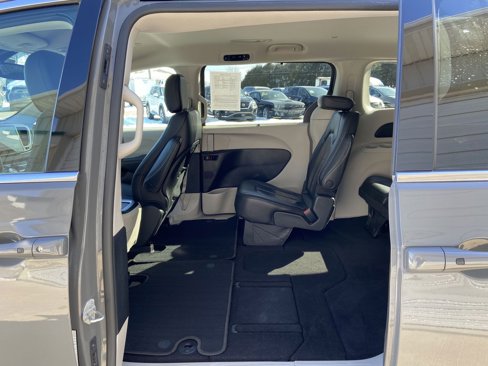 Used 2022 Chrysler Pacifica Touring-L image 22
