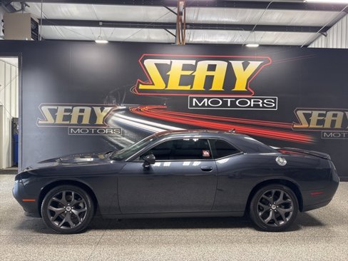 Used 2018 Dodge Challenger SXT Plus image 3