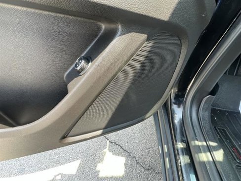 Used 2021 Chevrolet Traverse LT image 25