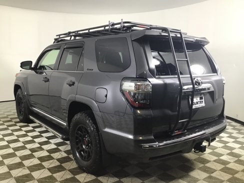 Used 2021 Toyota 4Runner Limited image 5