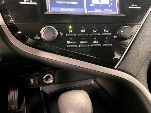 Used 2018 Toyota Camry LE image 25