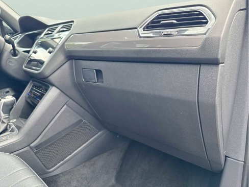 Certified 2022 Volkswagen Tiguan SE R-Line image 35