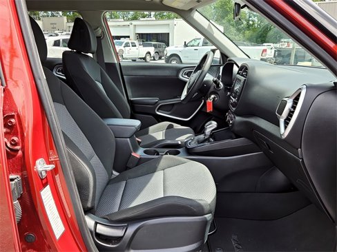 Used 2023 Kia Soul LX w/ LX Technology Package image 16