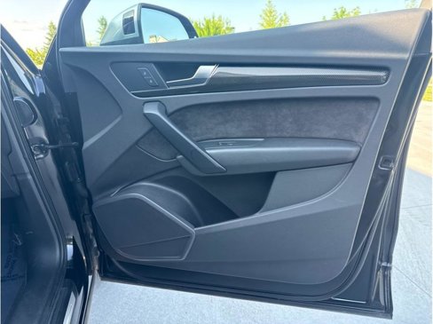 Used 2018 Audi SQ5 Premium Plus w/ Navigation Package image 31