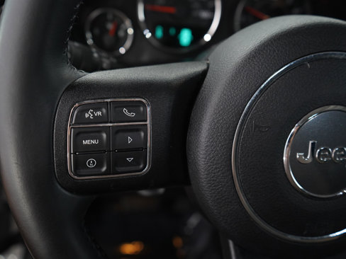 Used 2016 Jeep Wrangler Unlimited Rubicon w/ Connectivity Group image 21