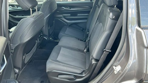 Used 2023 Jeep Grand Cherokee L Laredo image 21
