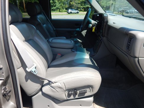 Used 2002 GMC Yukon Denali image 16