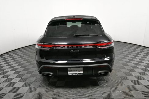 Used 2025 Porsche Macan image 31