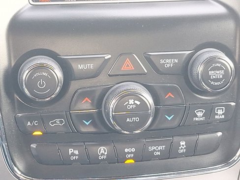Used 2019 Jeep Grand Cherokee Laredo image 30