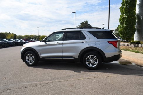 Used 2023 Ford Explorer XLT w/ Equipment Group 202A image 3