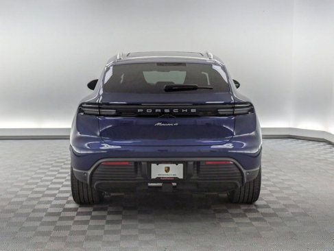 New 2024 Porsche Macan 4 Electric image 10