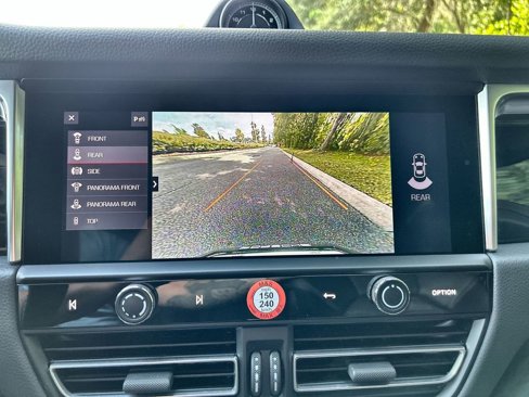 Certified 2024 Porsche Macan image 21