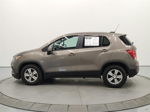 Used 2022 Chevrolet Trax LS w/ Tint and Cruise Package image 4