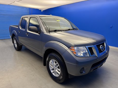 Used 2016 Nissan Frontier SV image 2