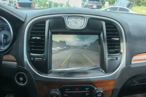 Used 2017 Chrysler 300 C Platinum image 12