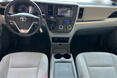 Used 2018 Toyota Sienna LE image 15