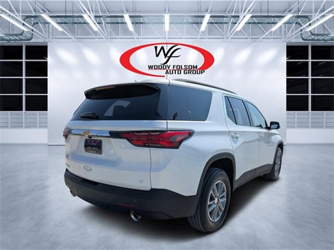 Used 2023 Chevrolet Traverse LT image 3