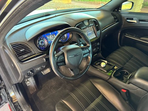 Used 2019 Chrysler 300 S image 10