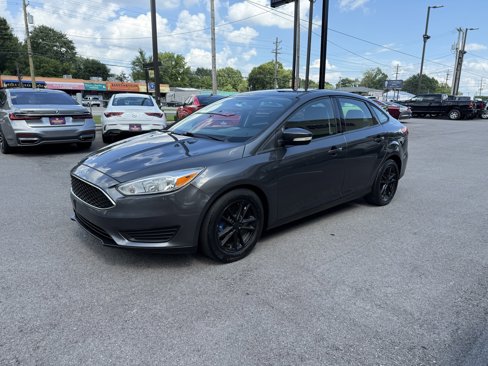 Used 2017 Ford Focus SE w/ Cold Weather Package image 3