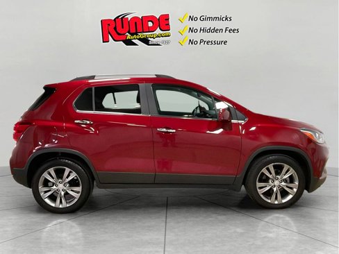 Used 2020 Chevrolet Trax LT w/ Sun & Sound Package image 6
