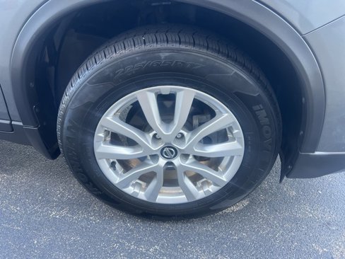 Used 2017 Nissan Rogue SV image 9