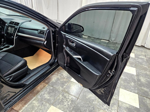Used 2017 Toyota Camry LE image 9