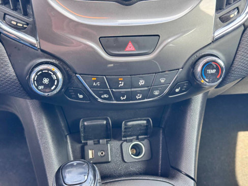 Used 2018 Chevrolet Cruze LT w/ Convenience Package image 10