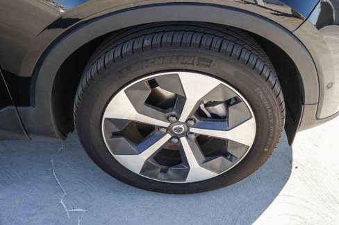 Used 2025 Volvo XC40 B5 Plus w/ Protection Package Premier image 9