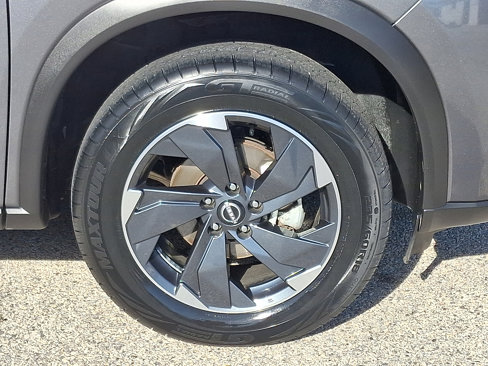 Used 2024 Nissan Rogue SV image 8