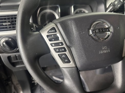 Used 2017 Nissan Titan SV image 21