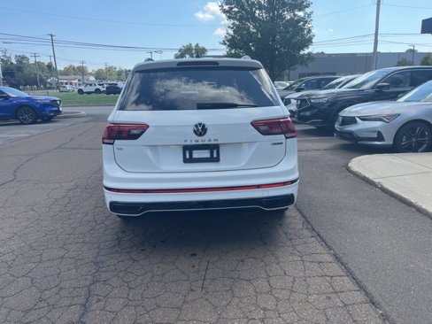 Used 2022 Volkswagen Tiguan SE R-Line image 12