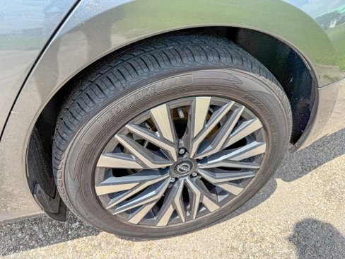 Used 2023 Nissan Altima 2.5 SV image 7