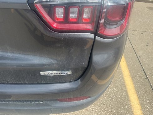 Used 2021 Jeep Compass Latitude image 4