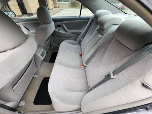 Used 2011 Toyota Camry LE image 9